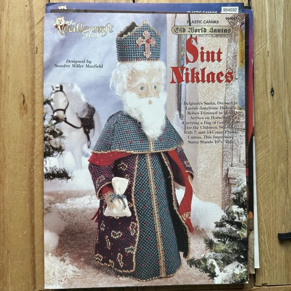 Lot of 7 Plastic Canvas Pattern Leaflets Needlecraft Shop Old World Santa's Book